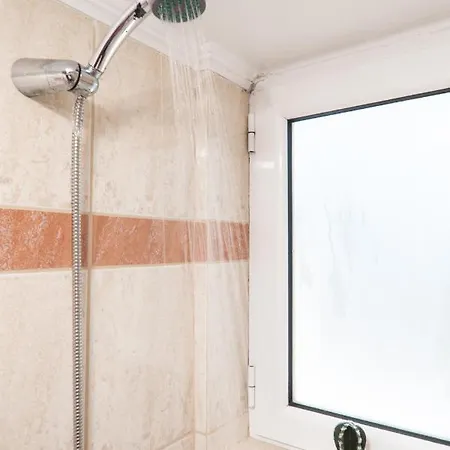 Ammoutsiani Cozy 1 By 8essentially ハニア