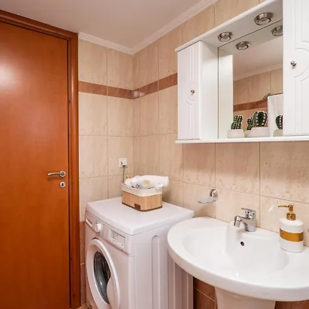 Ammoutsiani Cozy 1 By 8essentially